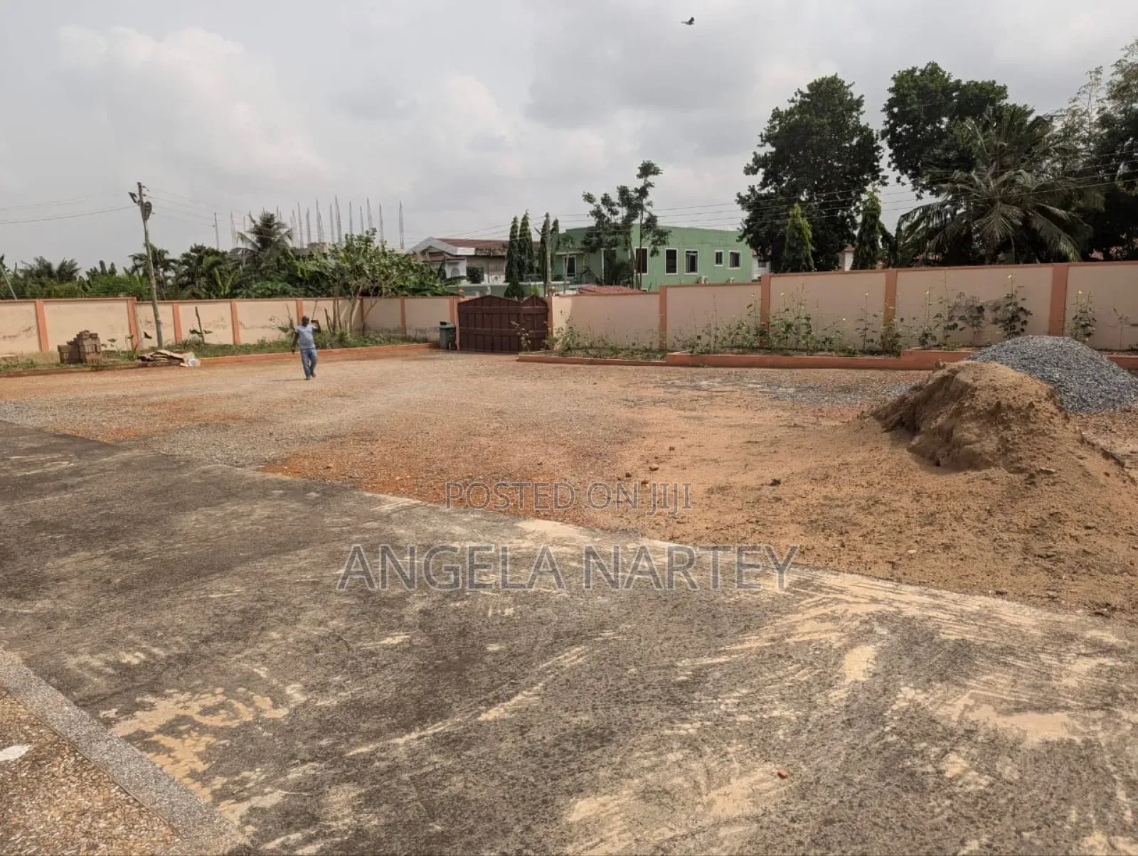 6bdrm House in North Legon for sale