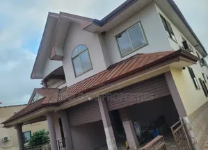 8bdrm House in Trede Santasi Road, Kumasi Metropolitan for sale