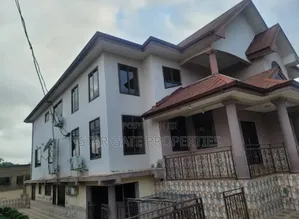8bdrm House in Trede Santasi Road, Kumasi Metropolitan for sale