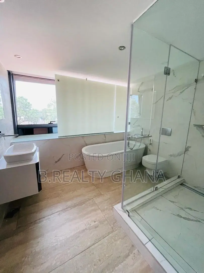 5bdrm House in East Legon for rent