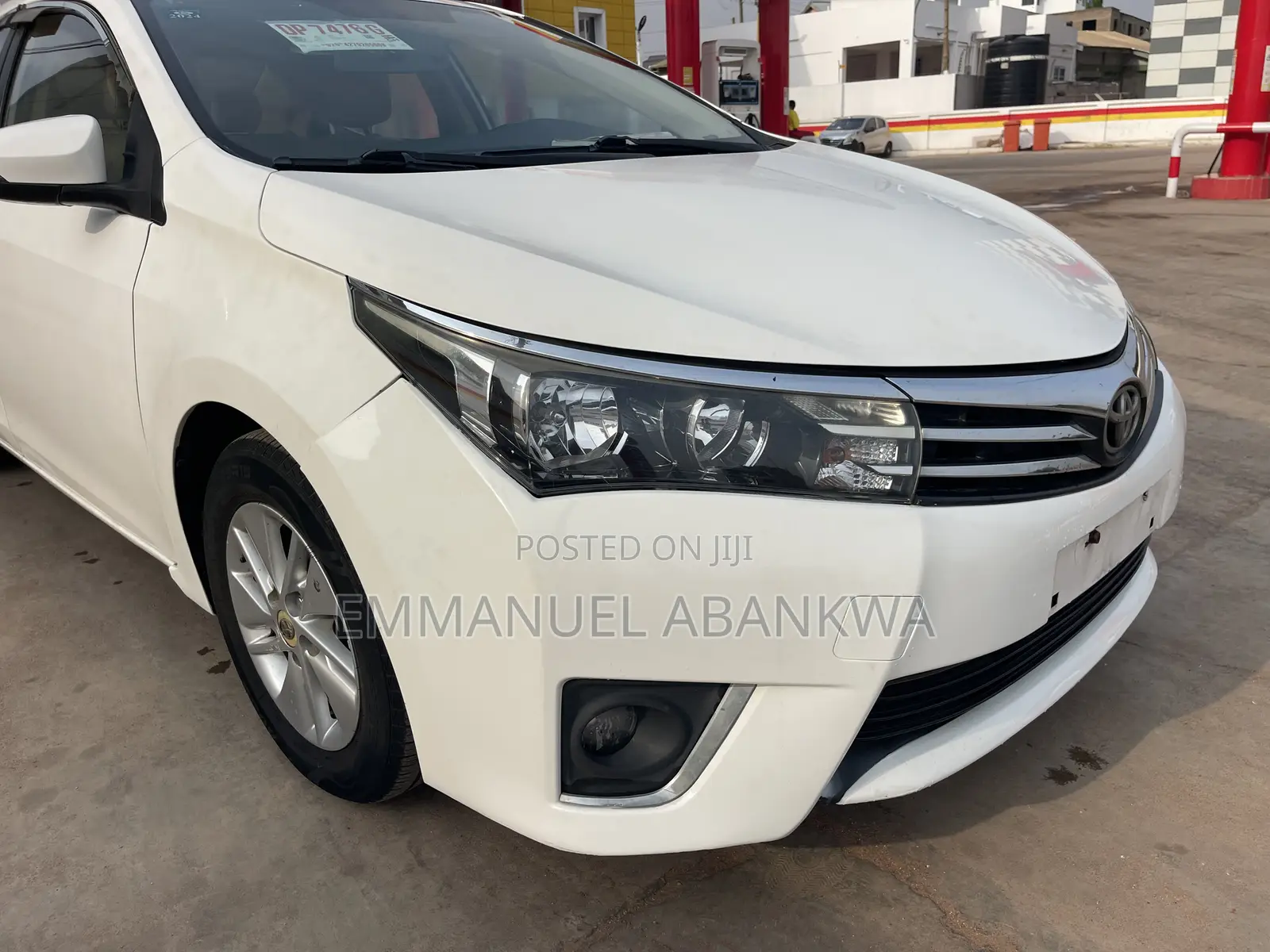 Toyota Corolla LE 4dr Sedan (1.8L 4cyl CVT) 2016 White