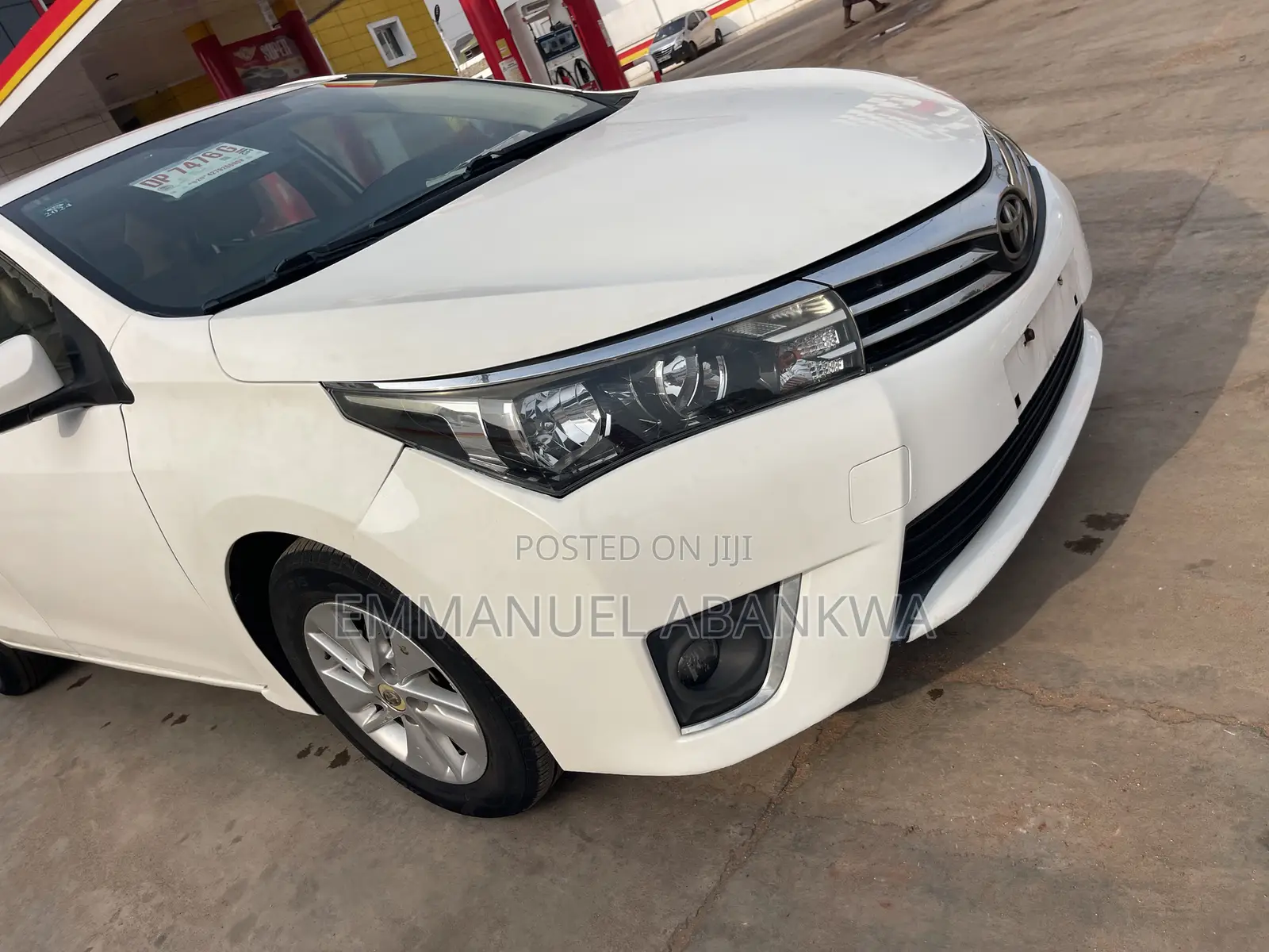 Toyota Corolla LE 4dr Sedan (1.8L 4cyl CVT) 2016 White