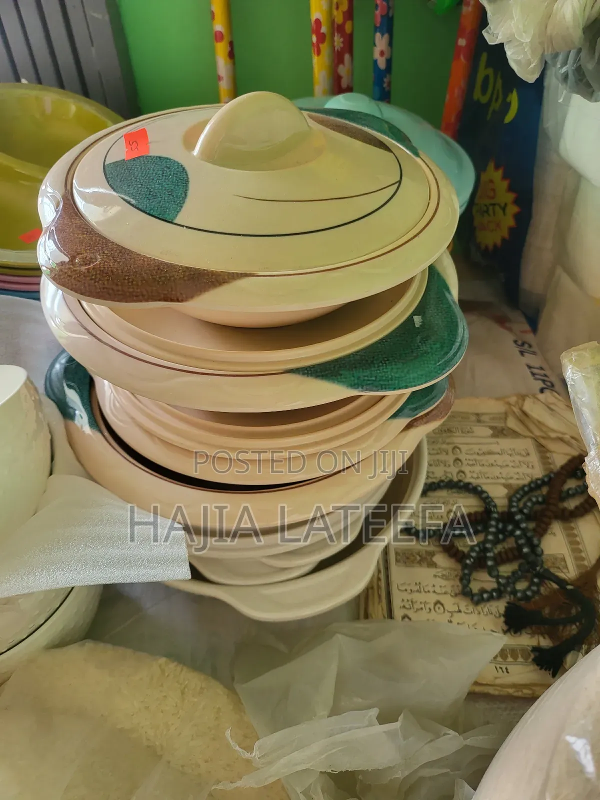 Beautiful Sets Of Covered Bowl