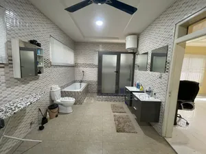 Furnished 6bdrm House in Millions Properties, Ablekuma for sale