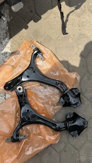 Honda Accord 2014 Lower Arm Pair.