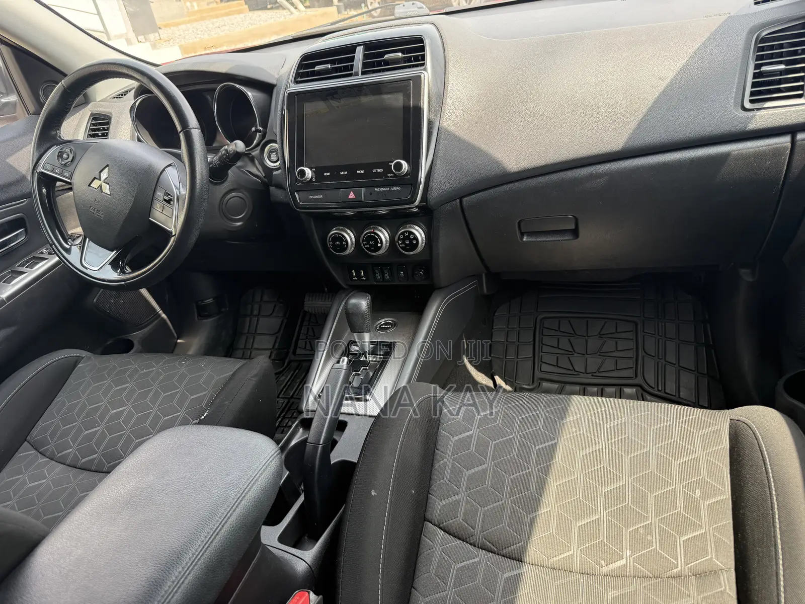 Mitsubishi Outlander SE 2022 Red