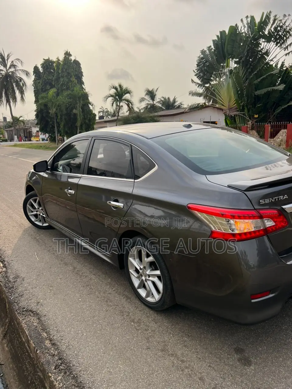 Nissan Sentra SR 4dr Sedan (1.8L 4cyl CVT) 2015 Gray