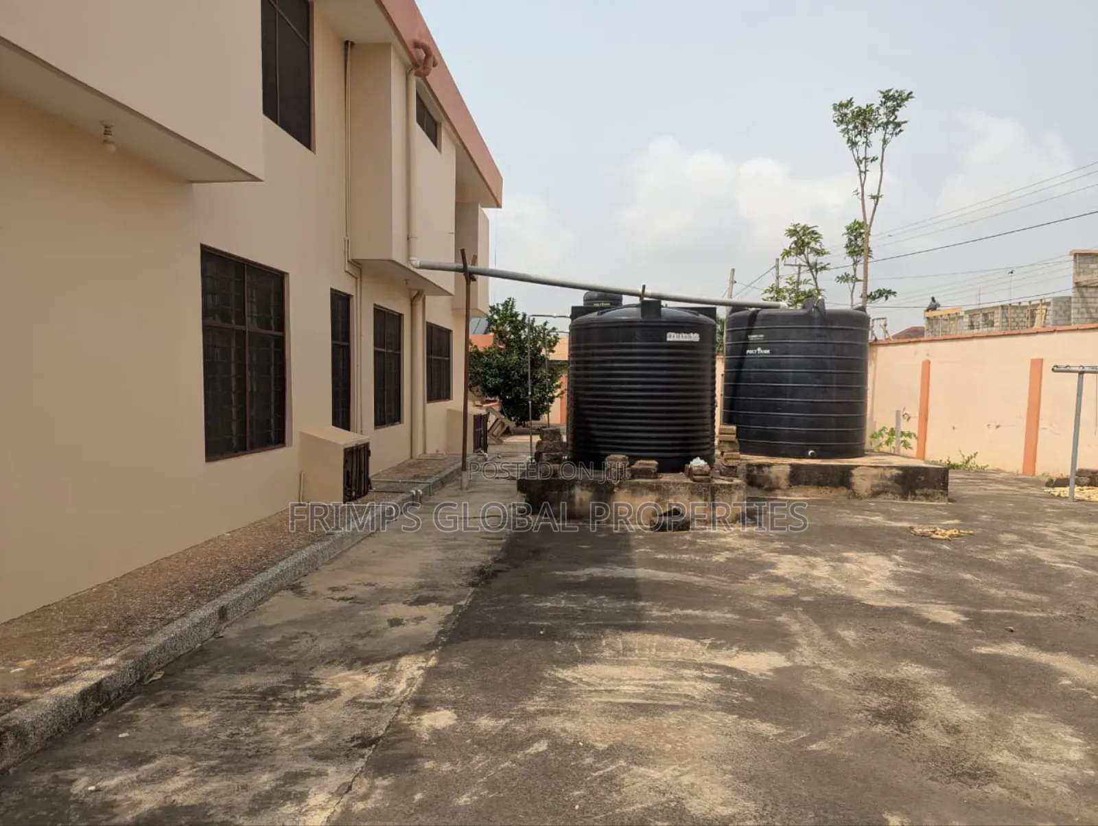 6bdrm House in North Legon for sale