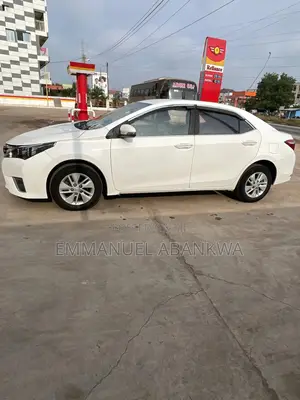 Toyota Corolla LE 4dr Sedan (1.8L 4cyl CVT) 2016 White