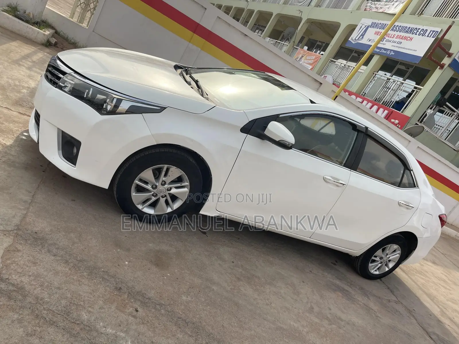 Toyota Corolla LE 4dr Sedan (1.8L 4cyl CVT) 2016 White