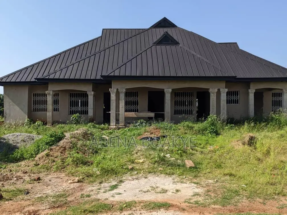 5bdrm Apartment in Sunyani Municipal for sale