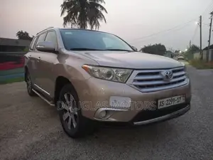 Toyota Highlander 2013 Gold