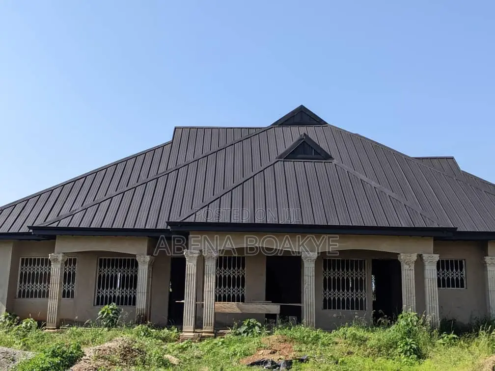 5bdrm Apartment in Sunyani Municipal for sale