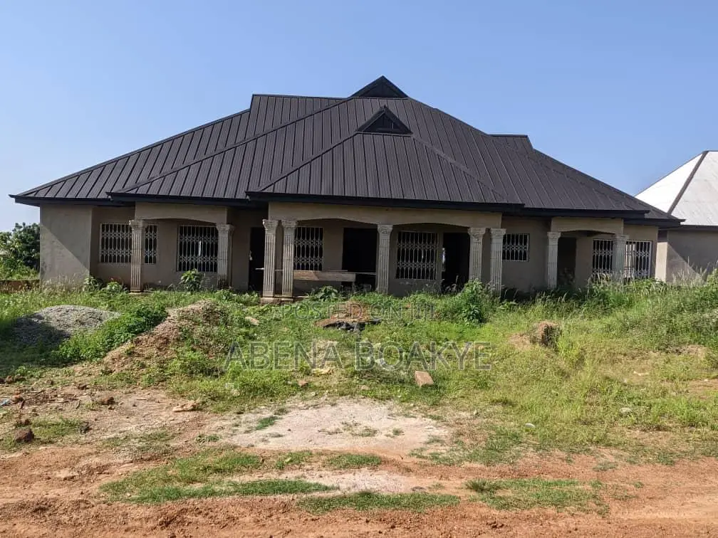 5bdrm Apartment in Sunyani Municipal for sale