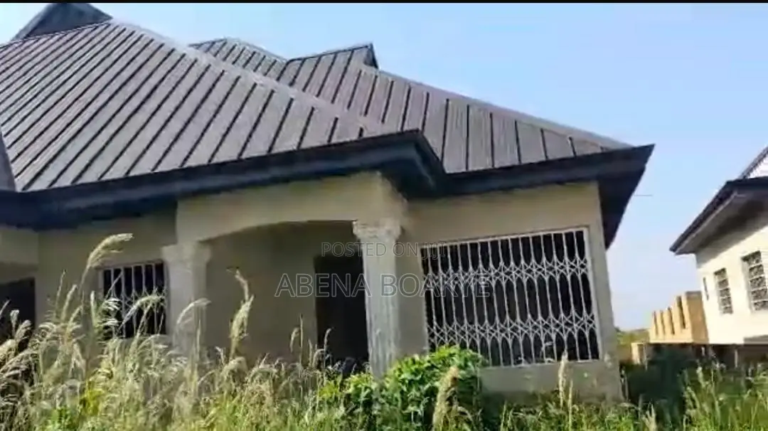 5bdrm Apartment in Sunyani Municipal for sale