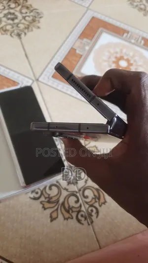 New Samsung Galaxy Z Fold4 256 GB Gray