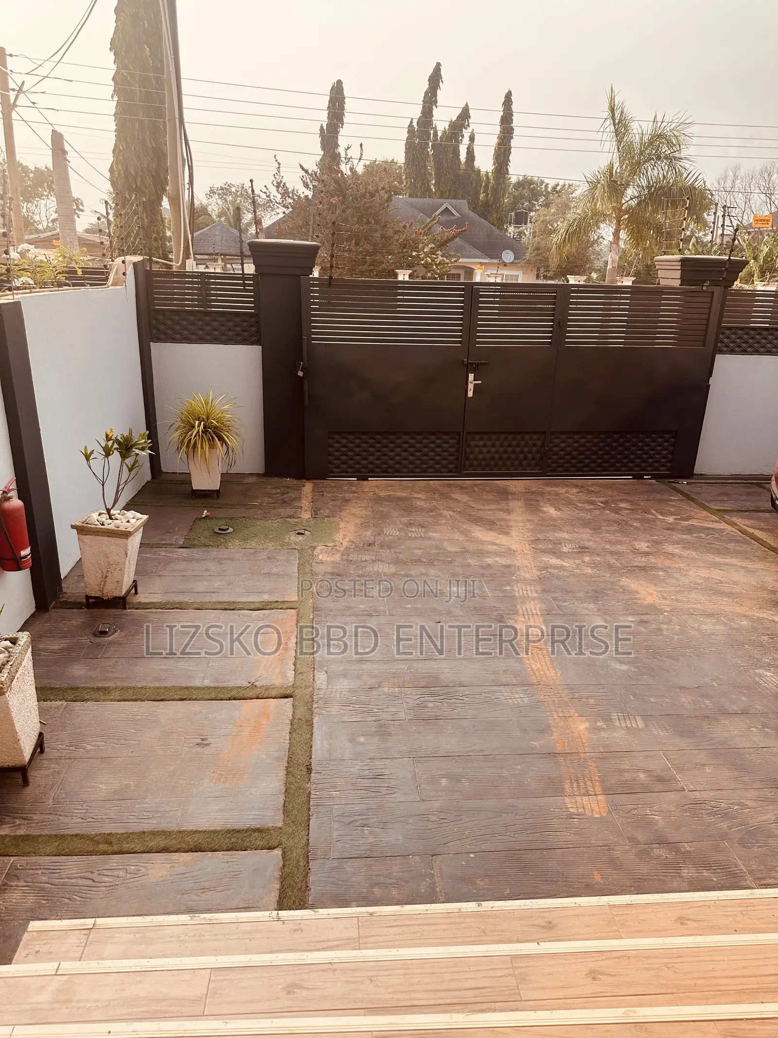 Furnished 3bdrm Apartment in North Legon for sale