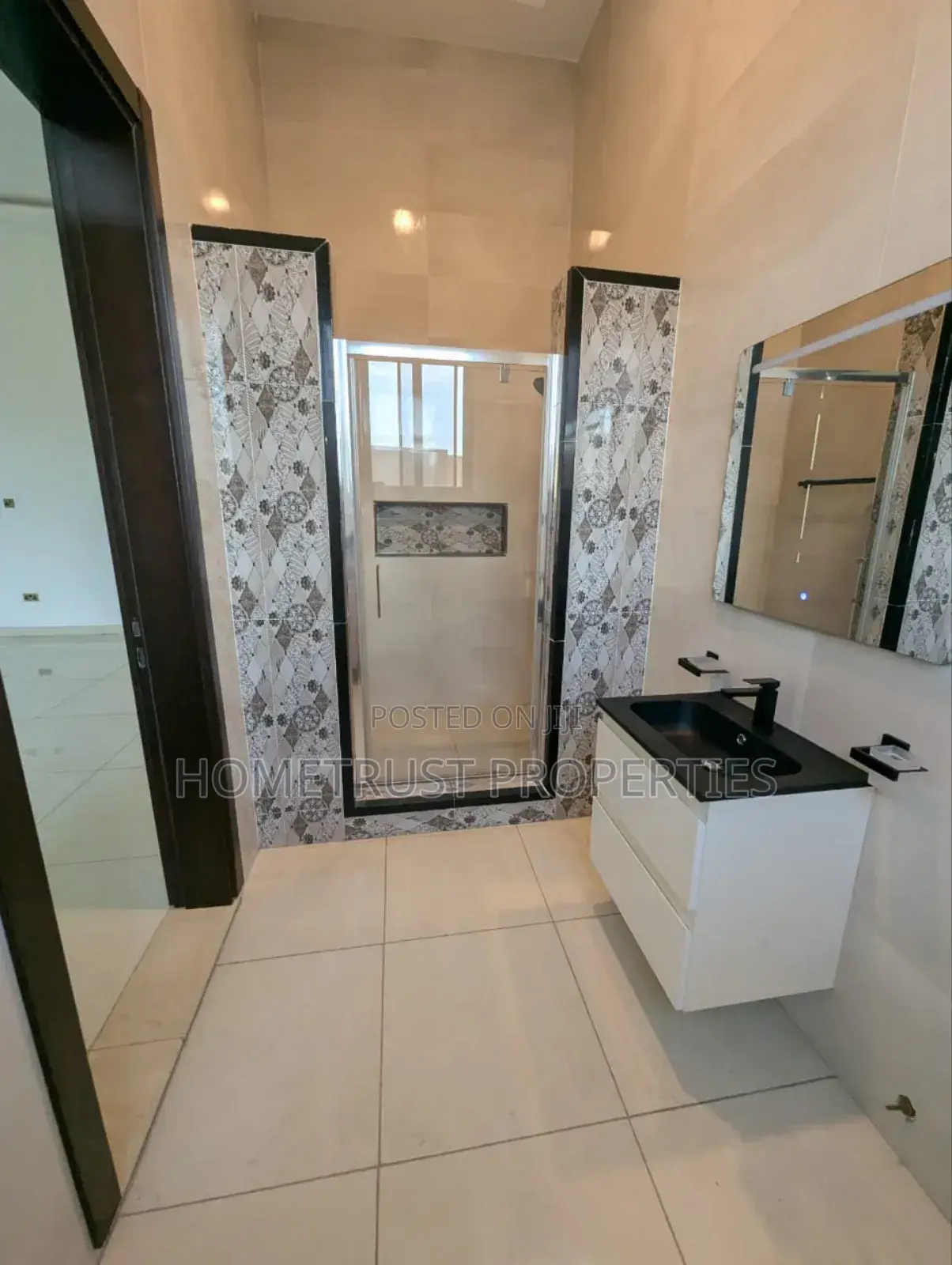 5bdrm Duplex in Hometrust Properties, Airport Residential Area for sale