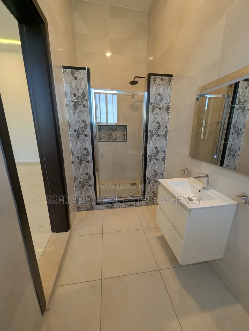 5bdrm Mansion in Tseaddo for sale