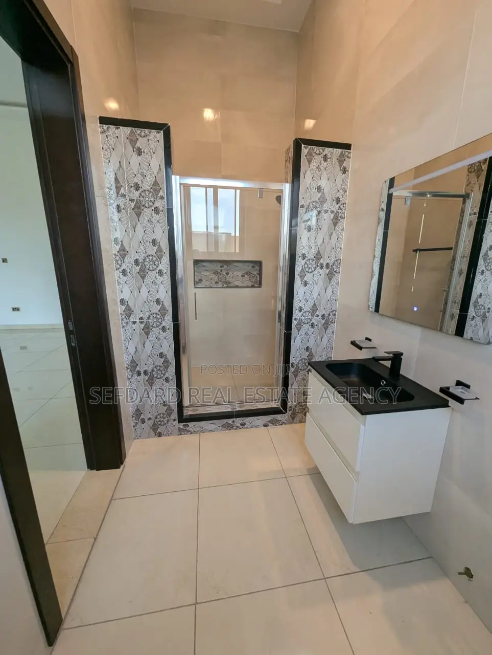5bdrm Mansion in Tseaddo for sale