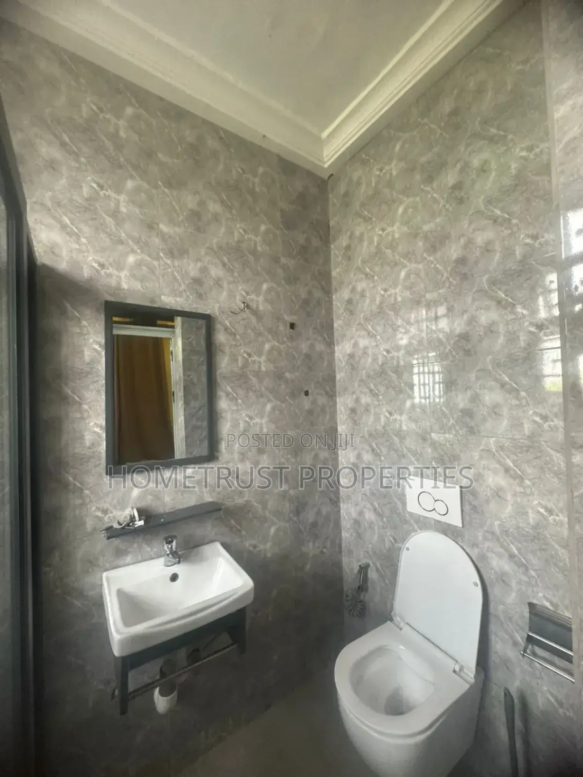 12bdrm Mansion in Hometrust Properties, Cantonments for sale