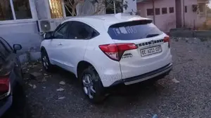 Honda HR-V 4dr SUV (1.5L 4cyl CVT) 2016 White