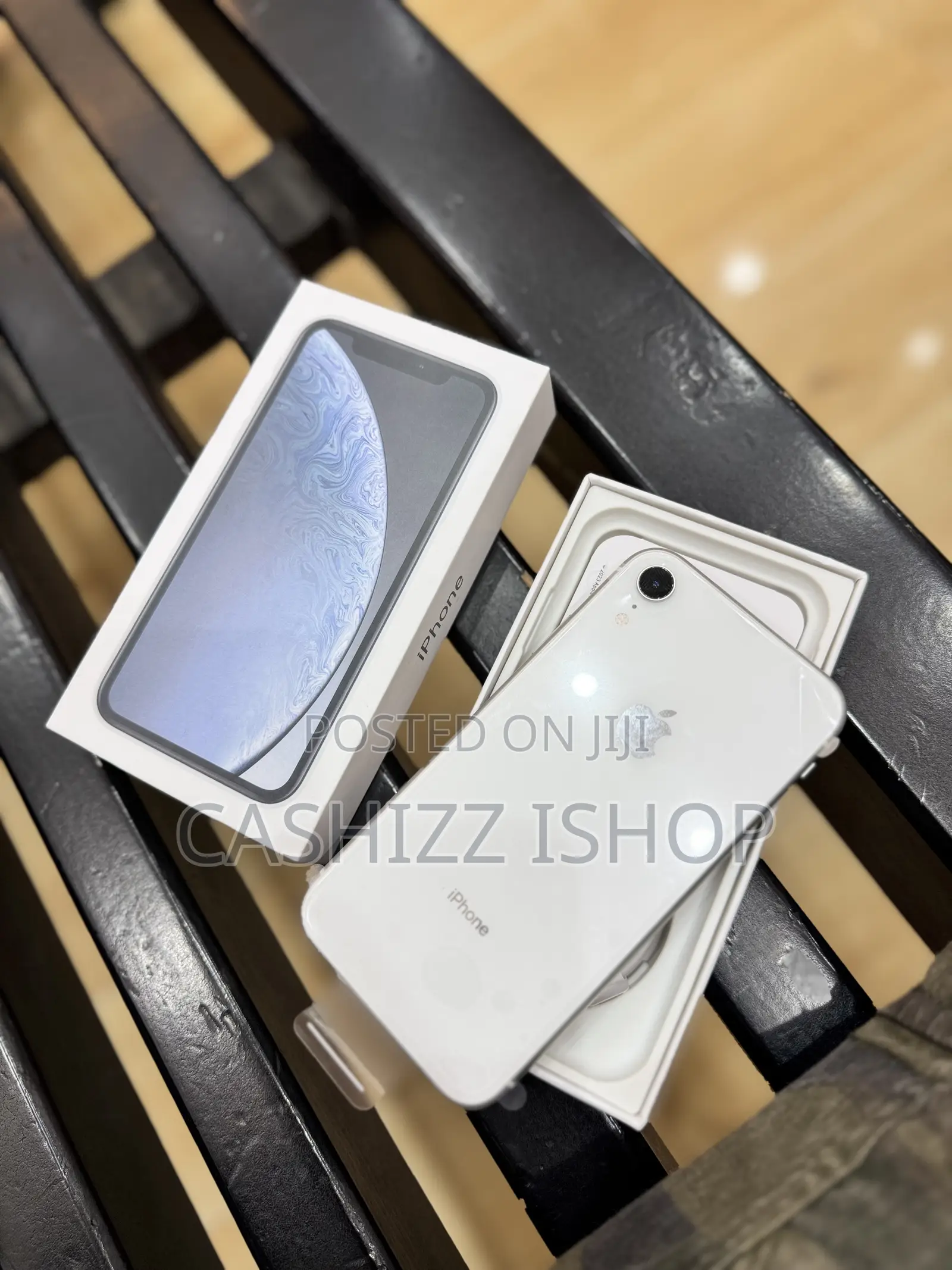 Apple iPhone XR 64 GB White