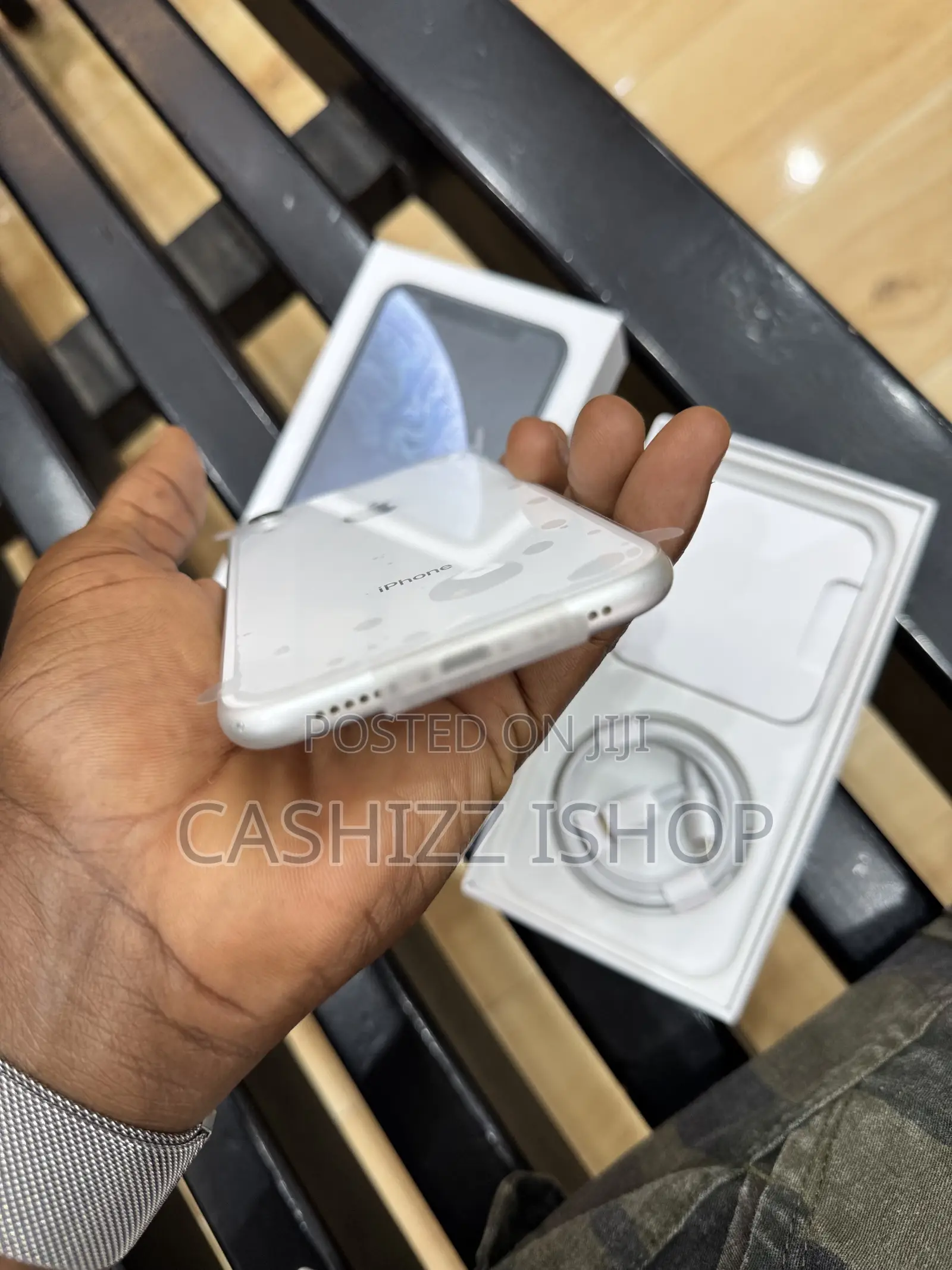 Apple iPhone XR 64 GB White