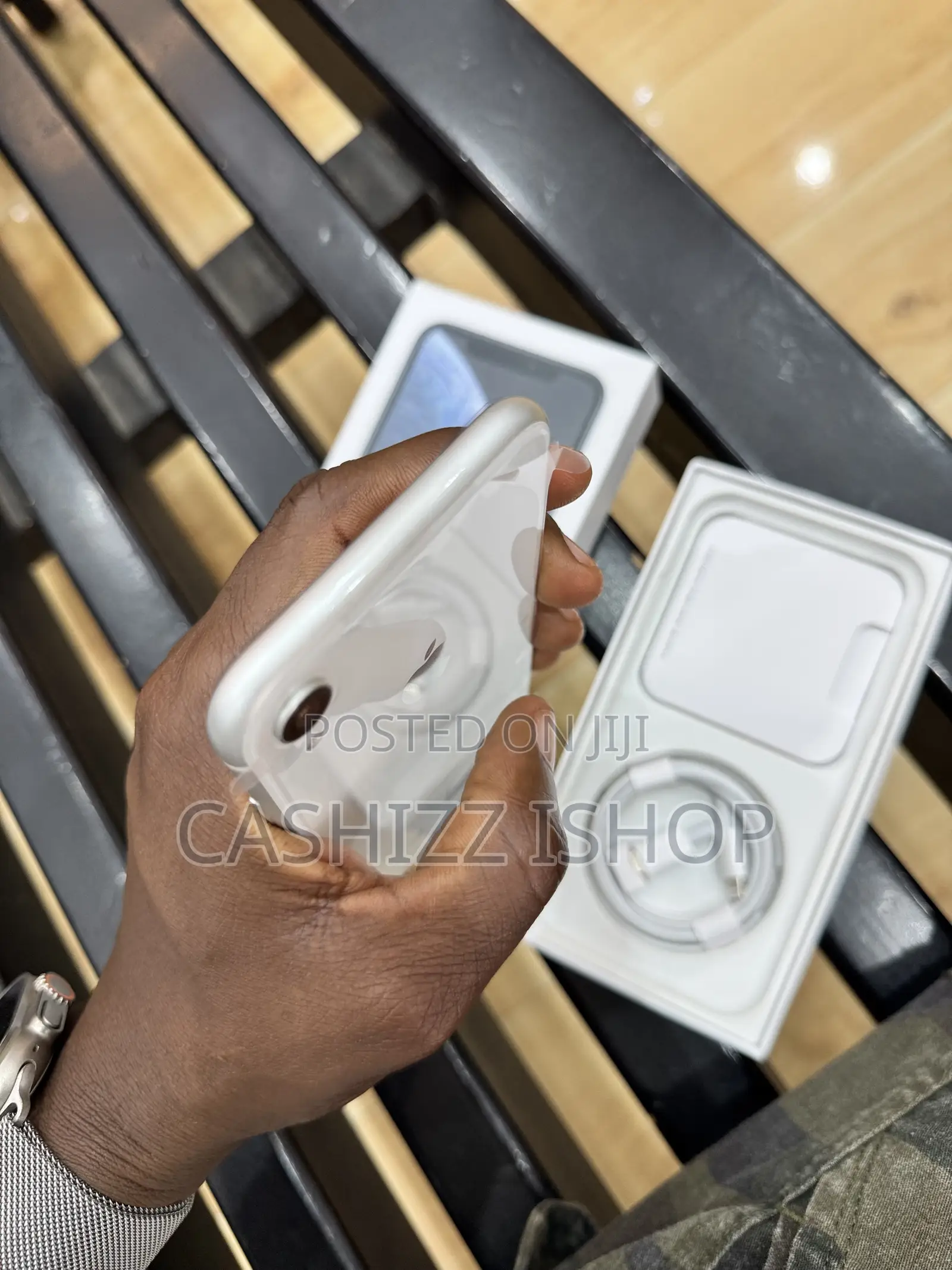 Apple iPhone XR 64 GB White