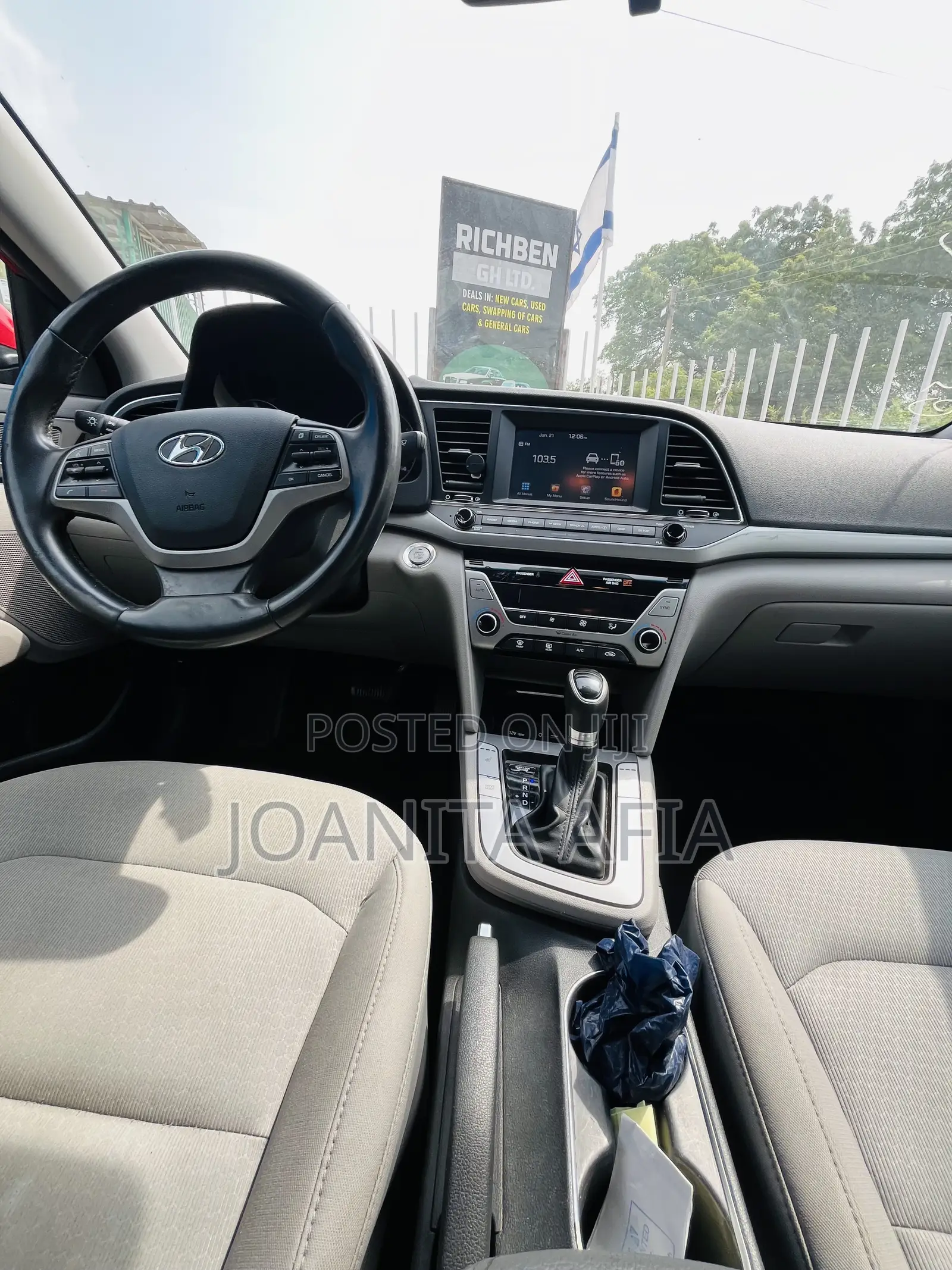 Hyundai Elantra SE Sedan FWD (2.0L 4cyl 6M) 2017 Red