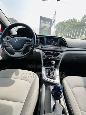 Hyundai Elantra SE Sedan FWD (2.0L 4cyl 6M) 2017 Red