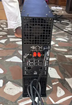 Peavey Cs 7000 Professional Power Amplifier.