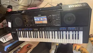 Yamaha Psr-sx920 Arranger Workstation Keyboard.