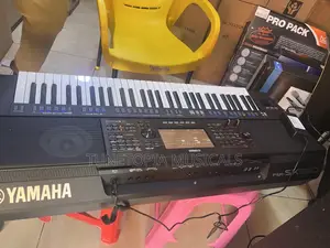 Yamaha Psr-sx920 Arranger Workstation Keyboard.