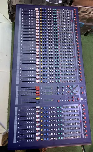 Soundcraft Lx9 32channel Analog Mixing Console.