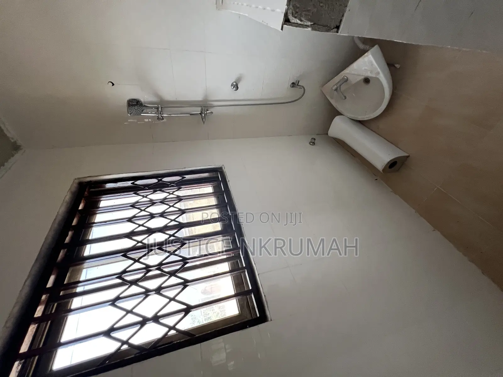 3bdrm Apartment in Mr Justice Estate, Kasoa for rent
