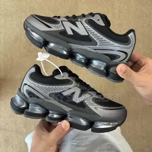New Balance 2000 Black
