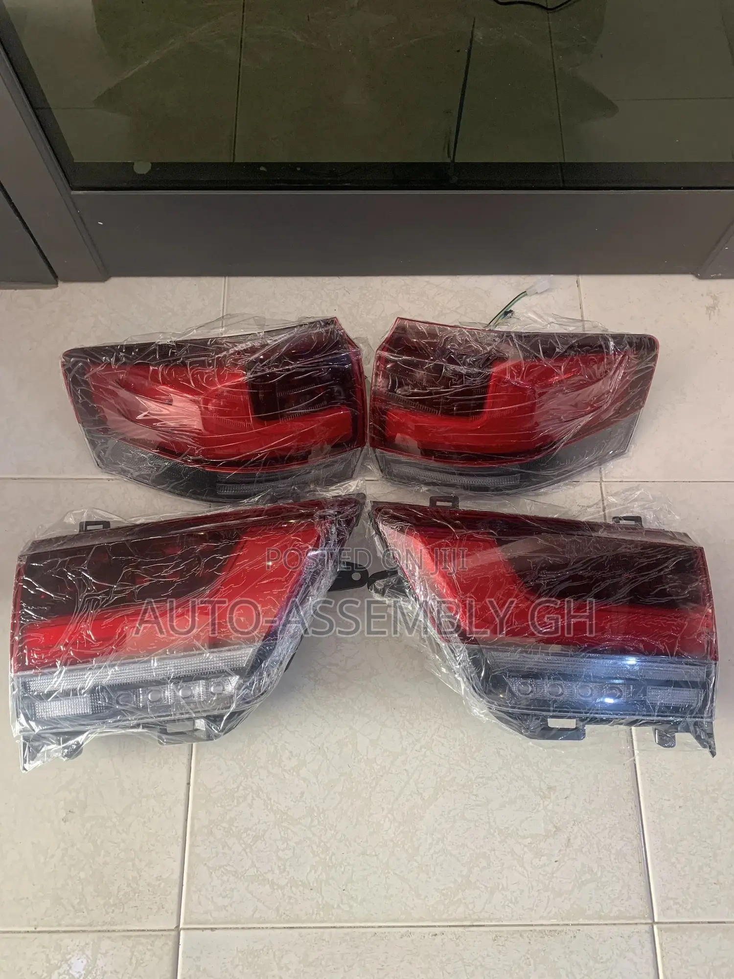 Land Cruiser 300 Original Tail Light Set