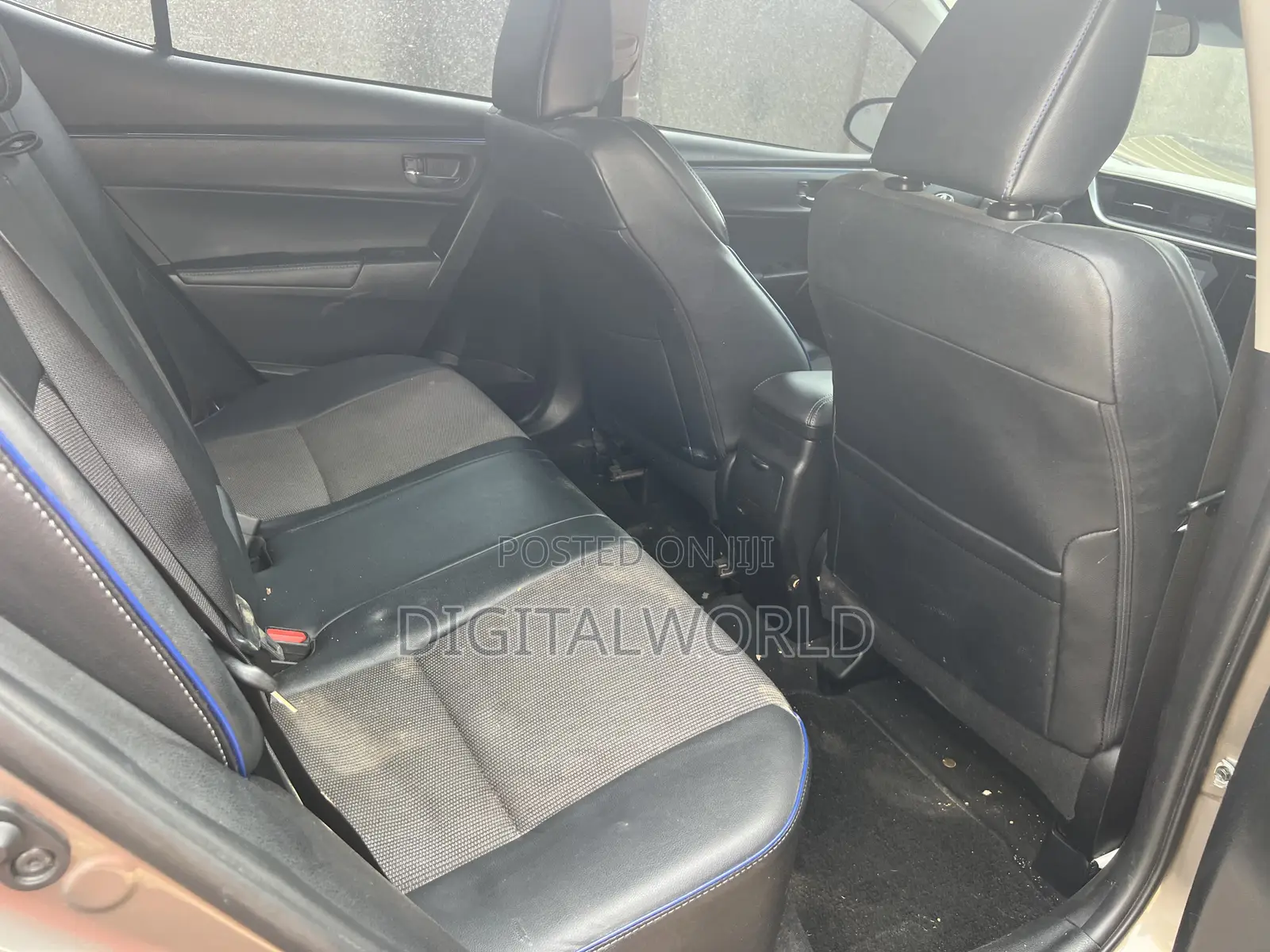 Toyota Corolla SE Special Edition 4dr Sedan (1.8L 4cyl CVT) 2017 Gray