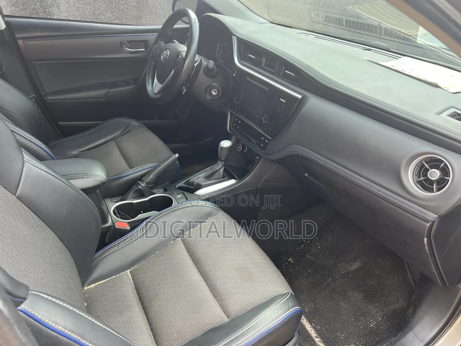 Toyota Corolla SE Special Edition 4dr Sedan (1.8L 4cyl CVT) 2017 Gray