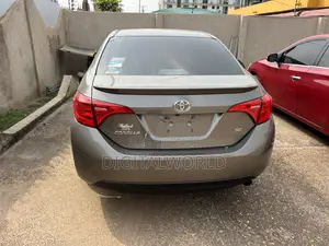 Toyota Corolla SE Special Edition 4dr Sedan (1.8L 4cyl CVT) 2017 Gray