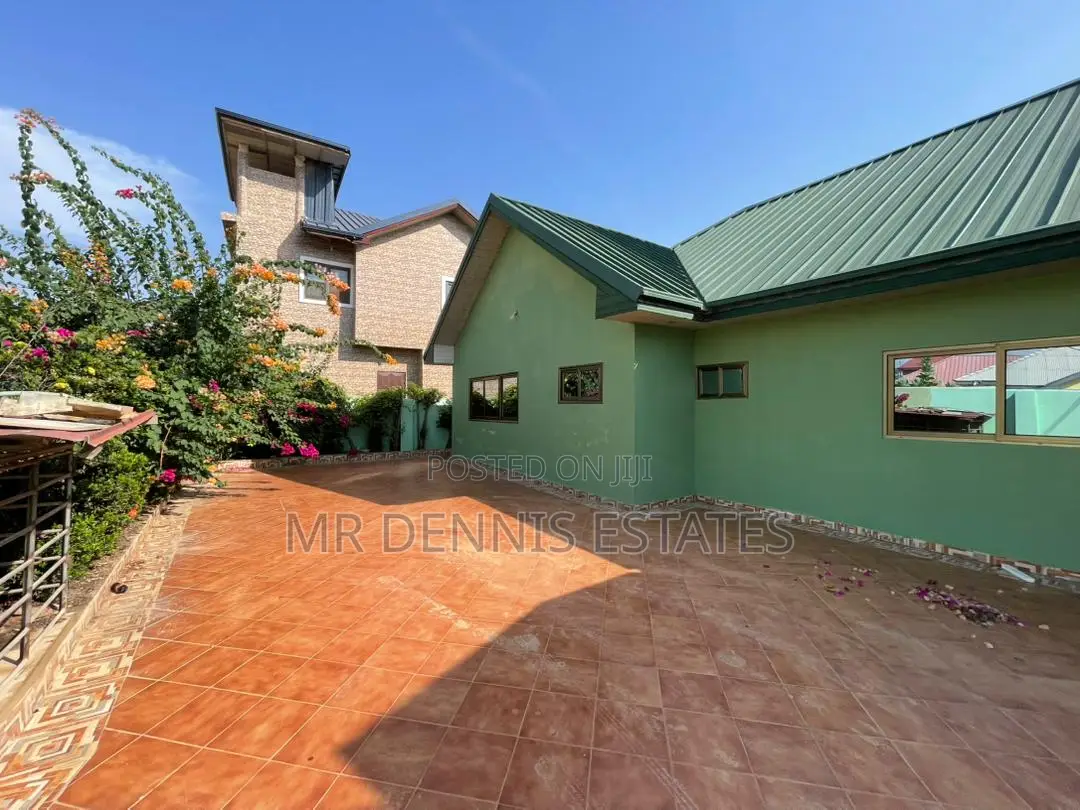 4bdrm House in Westhills Mall ( for rent