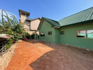 4bdrm House in Westhills Mall ( for rent