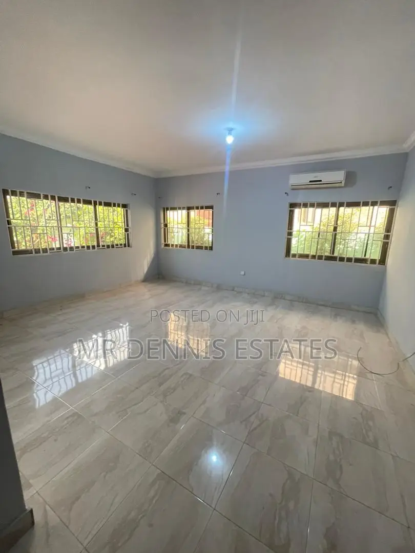 4bdrm House in Westhills Mall ( for rent