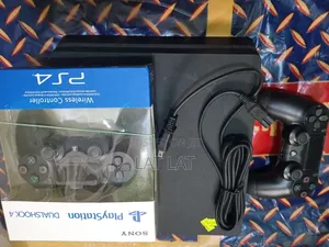 Ps4 Slim Jailbroken With 8 Games and 2 Pads
