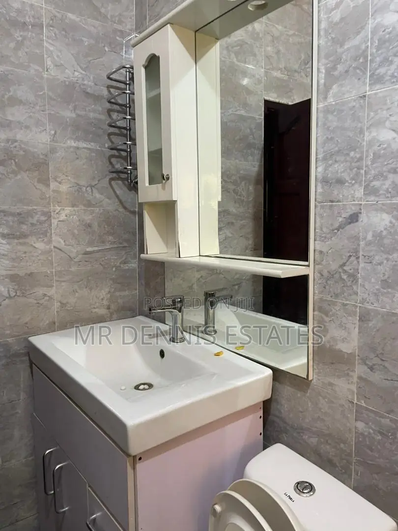 4bdrm House in Westhills Mall ( for rent