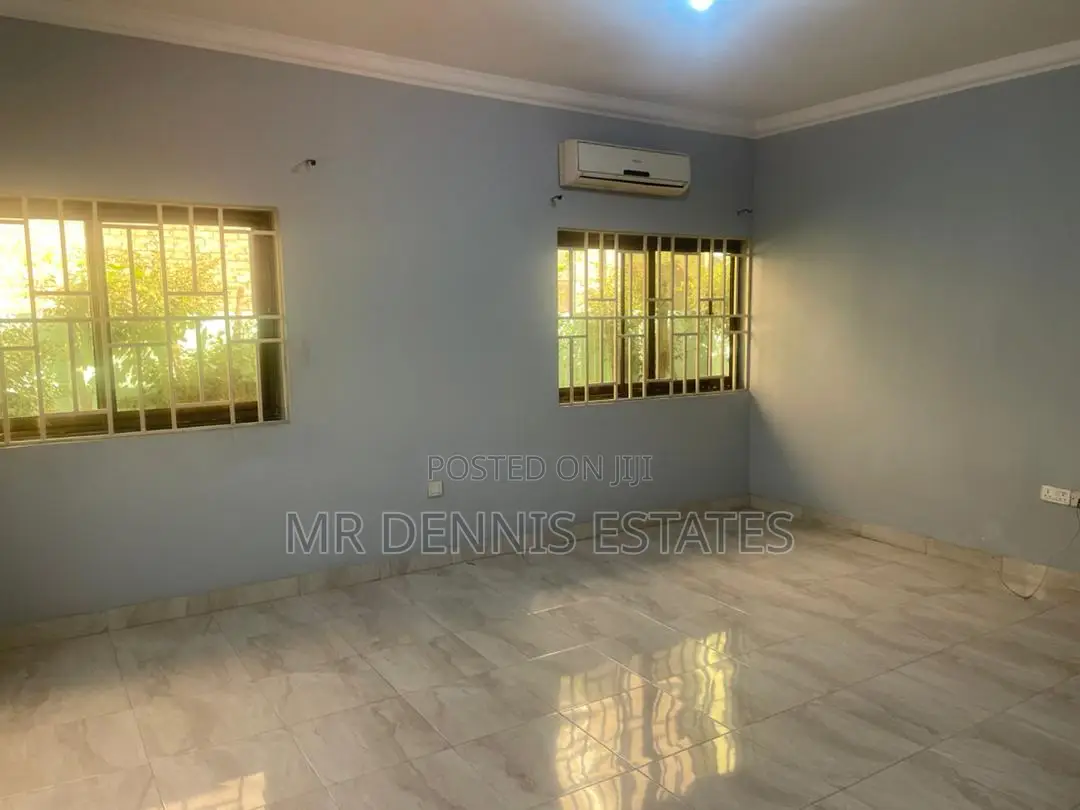 4bdrm House in Westhills Mall ( for rent