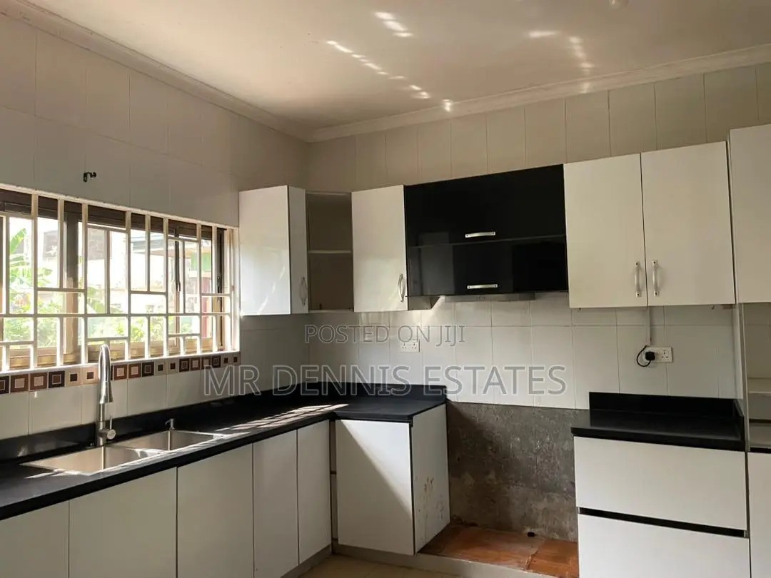 4bdrm House in Westhills Mall ( for rent