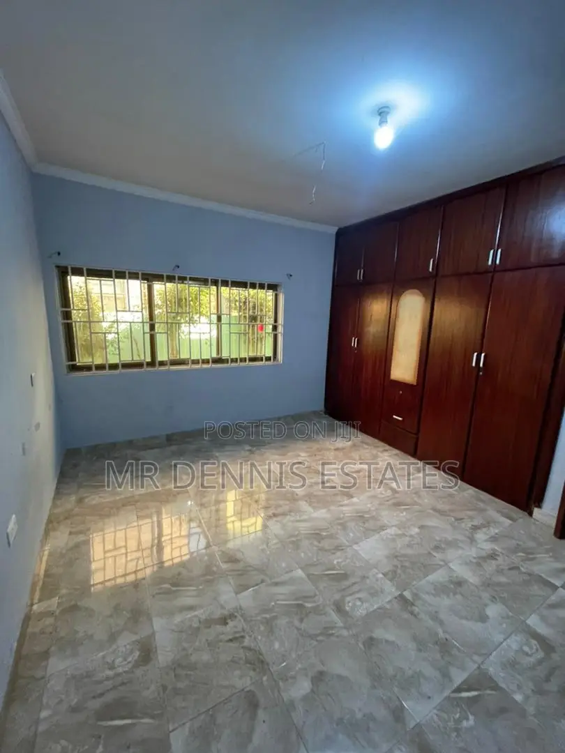 4bdrm House in Westhills Mall ( for rent