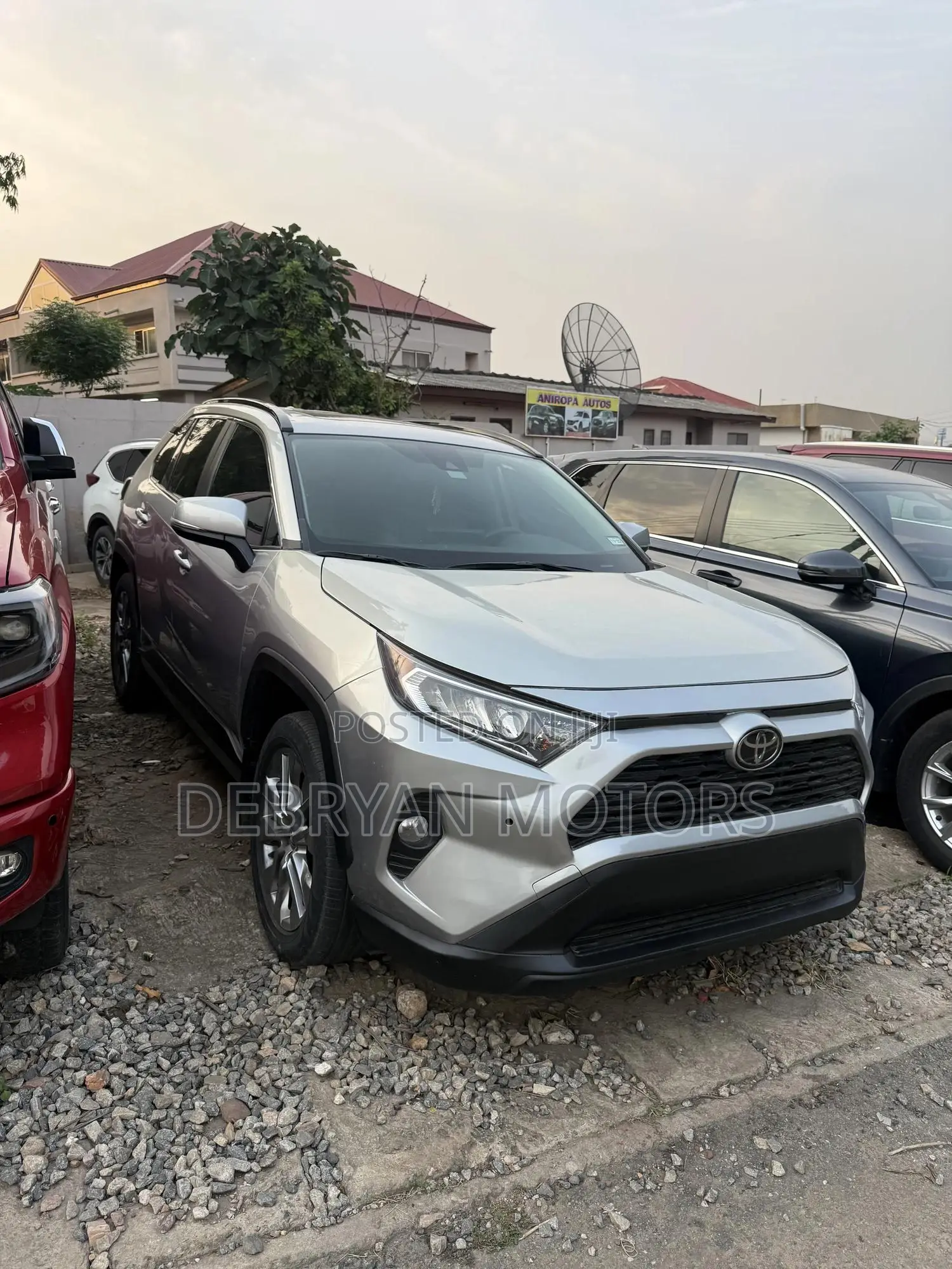 Toyota RAV4 XLE Premium AWD 2020 Silver
